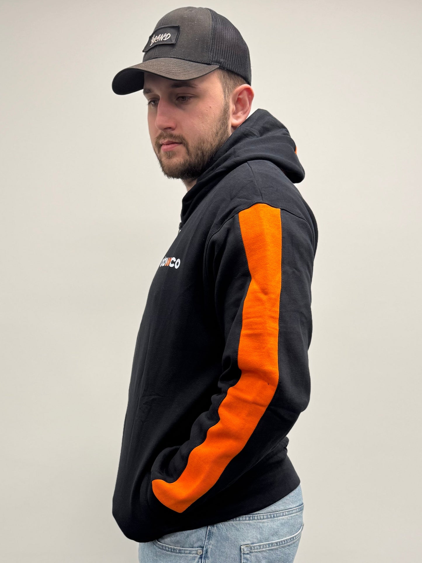 Hoodie orange et noir avec zip